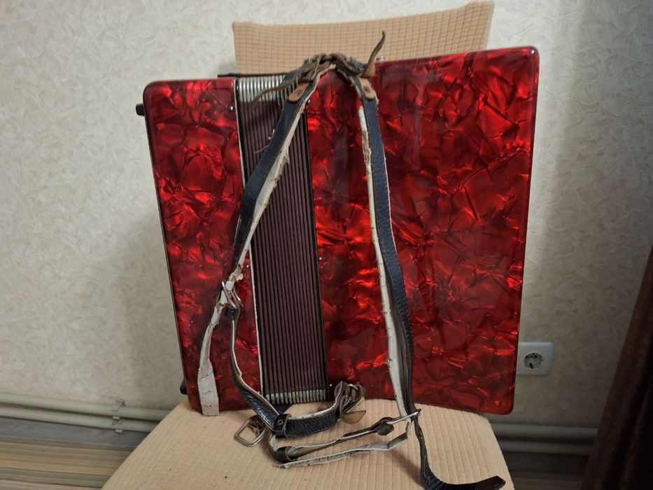 Продам аккордеон Weltmeister Stella