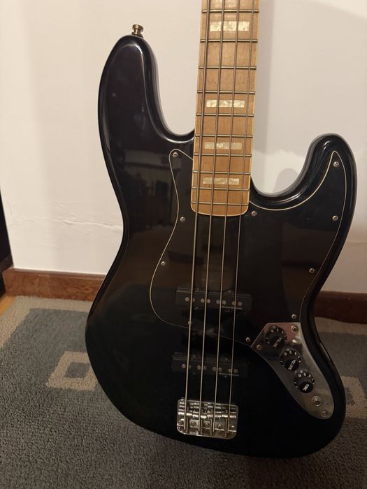 Baixo Squier Jazz Bass Classic Vibe + Amplificador Orange Crush Bass 25