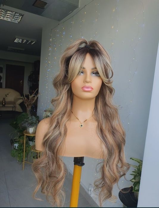 Długa peruka blond 3D naturalana fryzura Jennifer baleyage 70 cm fale