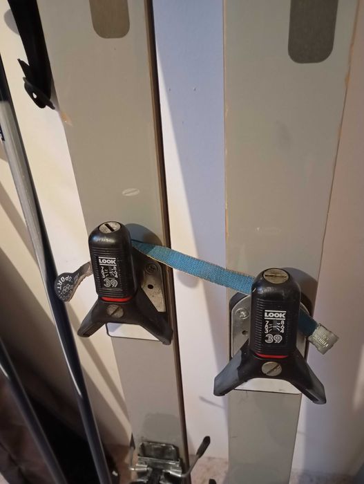 Esquis, Fixações e saco