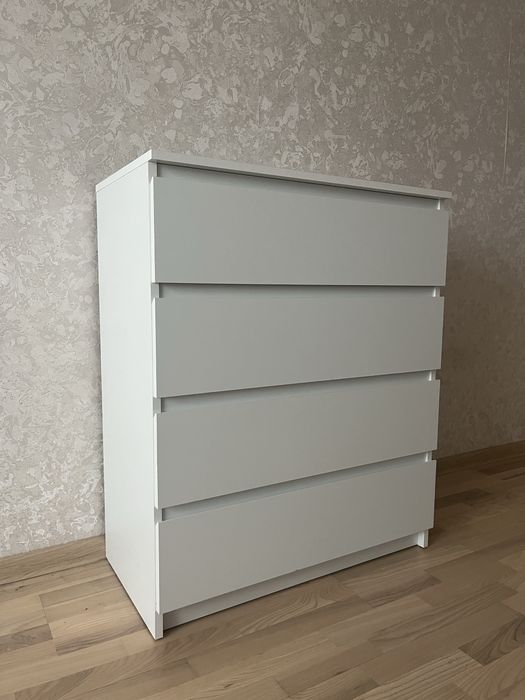 Комод білий на 4 шухляди