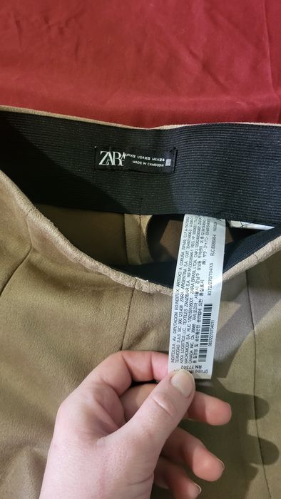 Легінси від Zara, внизу стильні розрізи . 
Лосини дуже гарної якості,