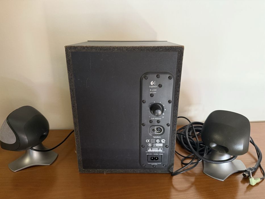 Colunas para computador Logitech X-220