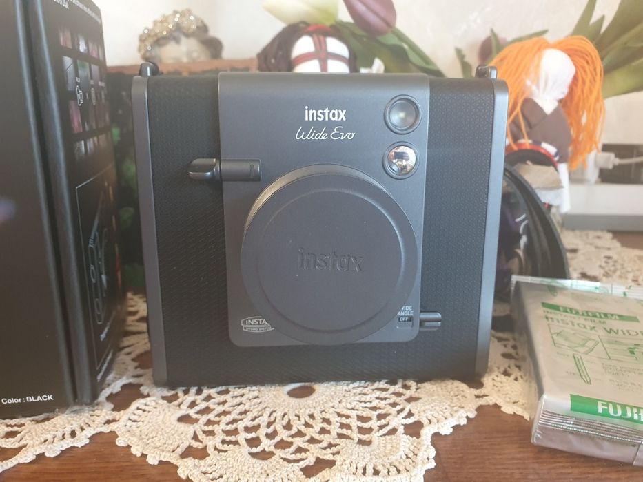 Камера моментального друку Fujifilm Instax Wide EVO Black