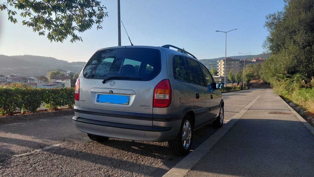 Opel Zafira 2.0 di c/ 7 lugares Nacional