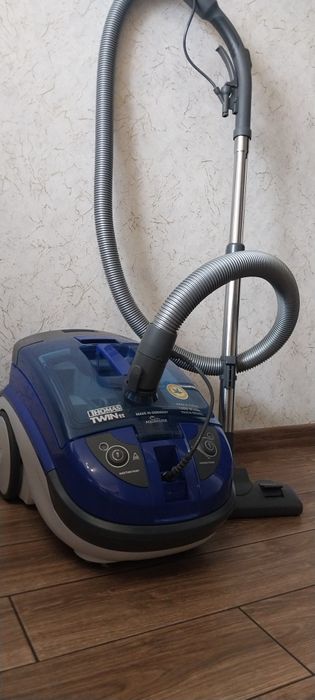 Пилосос миючий Thomas Twin TT Aquafilter 1600W

Продам пилосос