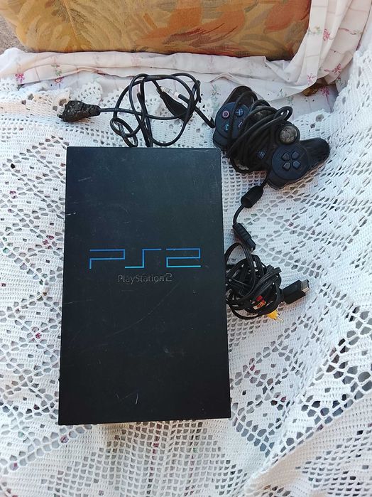PlayStation2 + comandos + cabos e cartão memória