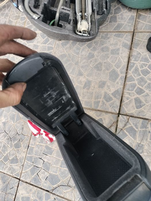 Chapeleira e interior.bancos golf 4 em bom estado várias peças golf 4
