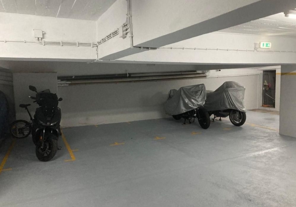 Aluga-se lugar de Garagem