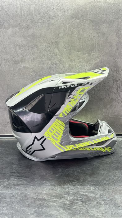 Мотошолом Alpinestars Supertech M8 — Топовий захист та технології