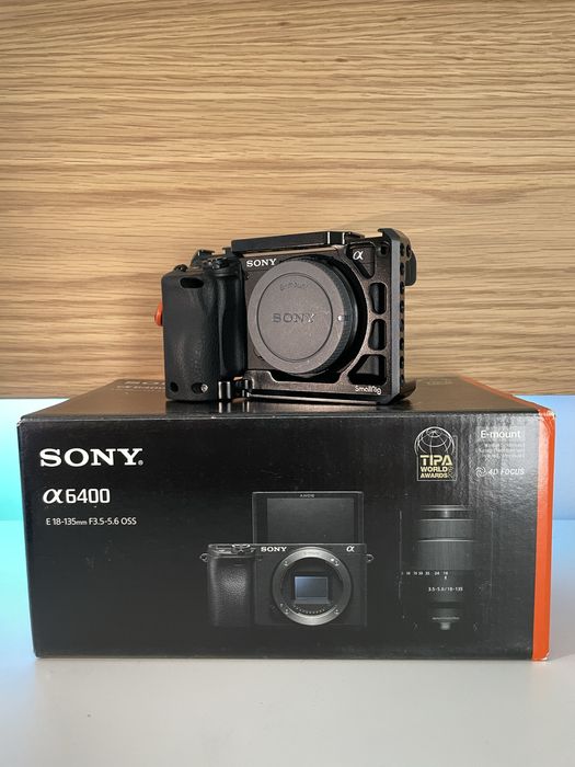 Sony A6400 + cage smallrig+ 3 Baterias Extra