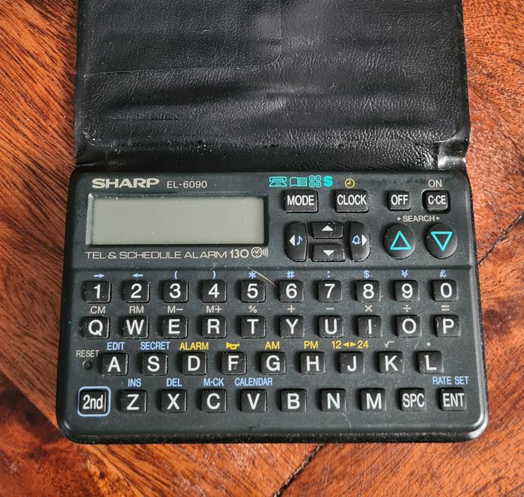 Organizer sharp lata 90