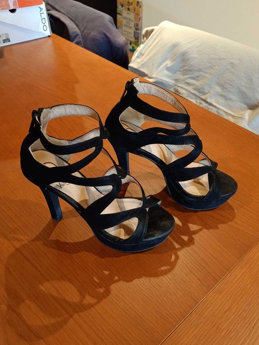 Sandália preta camurça