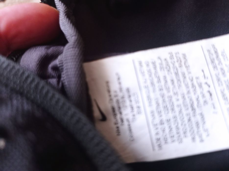 Nike listonoszka pasek regulowany w środku dwie kieszonki