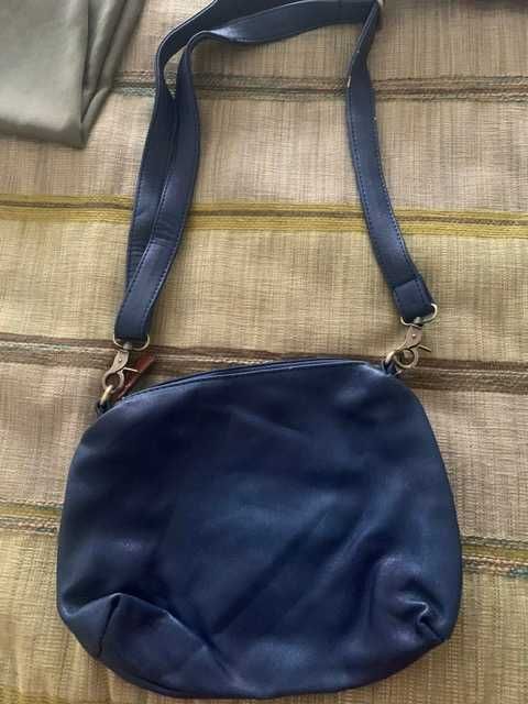 Vendo urgente. Mala pequena de senhora azul