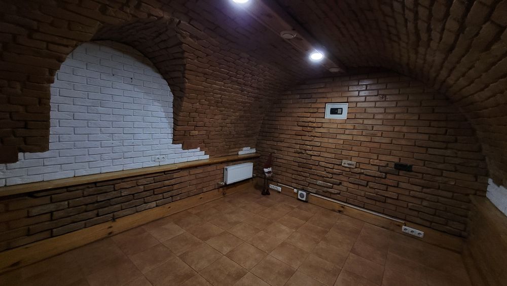 Здаю в оренду комерційне приміщення по вул Монастирській