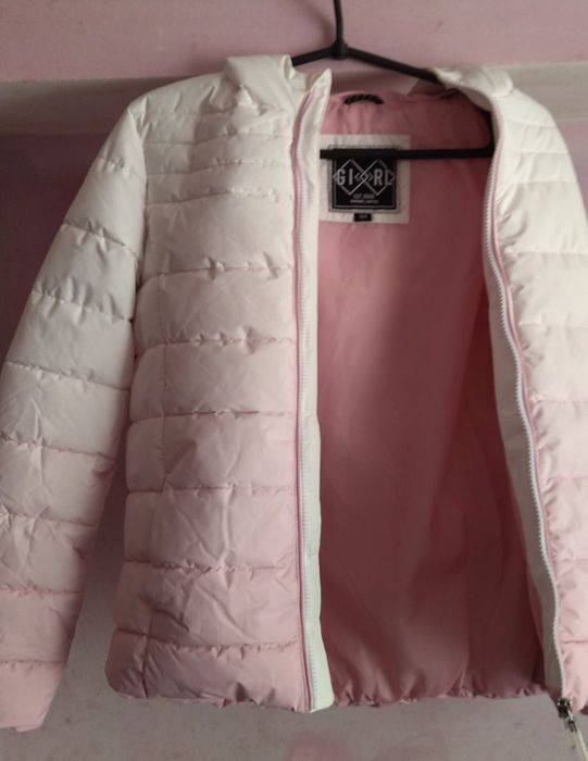 Продам дівчачу куртку нову