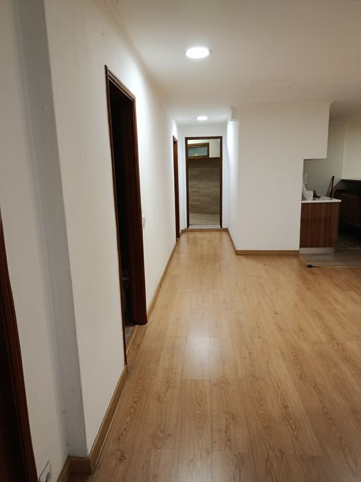 Room for rent in Reboleira, near T station – 3 rooms, two large living rooms, €450