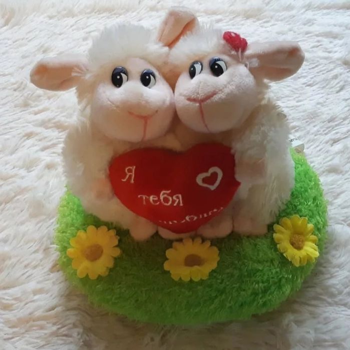 М'яка іграшка б/в. Ширина основи 20 см, висота 18 см. 120 грн.