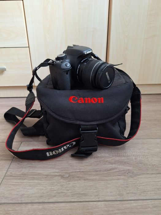 Canon EOS 550D + Obiektyw 18-55mm + Pokrowiec + Ładowarka + Instrukcja