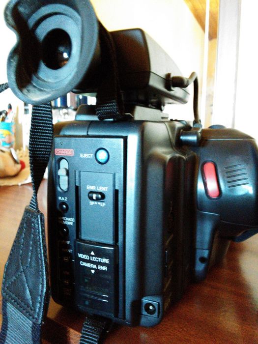 Câmara de Vídeo Panasonic NV-MC30 VHS-C Hi-Fi Stereo + Mala Original e Acessórios