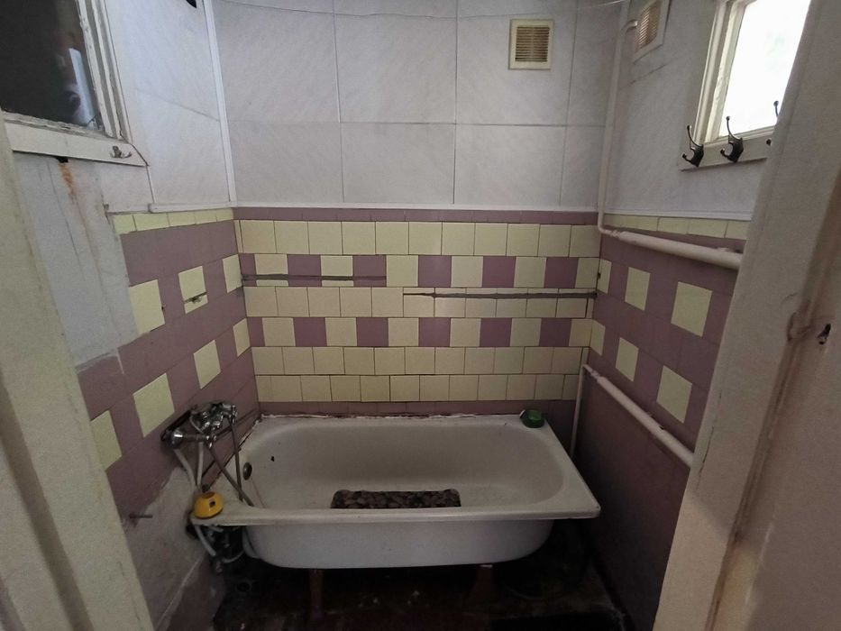 Продам квартиру в смт Чутове