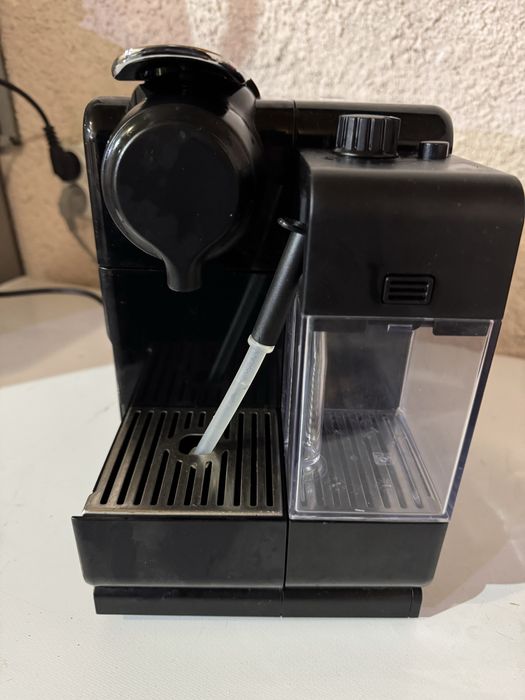 Кавомашина капсульна DeLonghi Nespresso Lattissima Touch EN 560.B