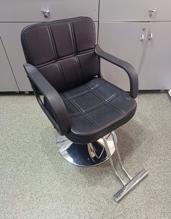 Кресло парикмахерское черное (кожзам) на гидравлике