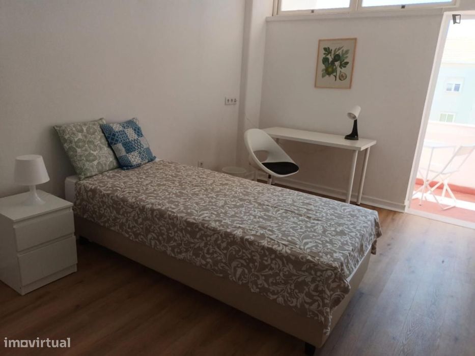 Quarto - localizado em Campo Grande Lisbon