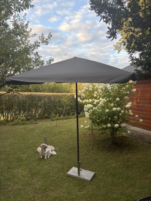 Parasol ogrodowy z podstawą granitową