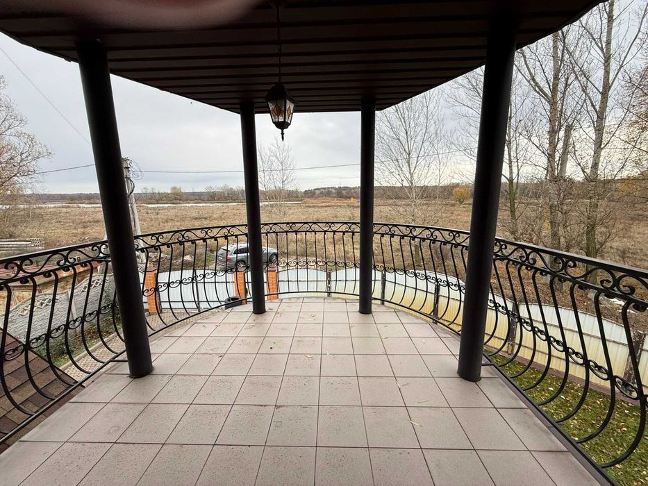 Продаж цегляного двоповерхового будинку 128 м2 з банею.