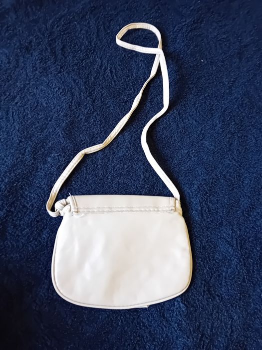 Torebka mała kremowa z kokardą na pasku