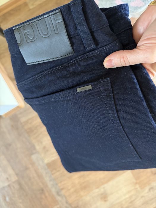 Чоловічі джинси HUGO  фасону Slim Fit