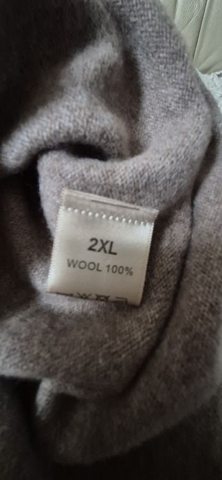 Nowy sweterek z kapturem 100% wool