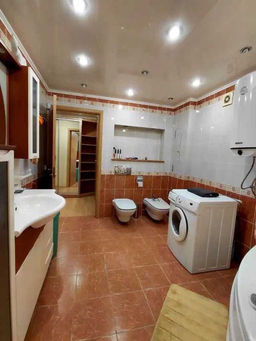 Продаж 1 кімнатної квартири на пр. О.Поля, низ.