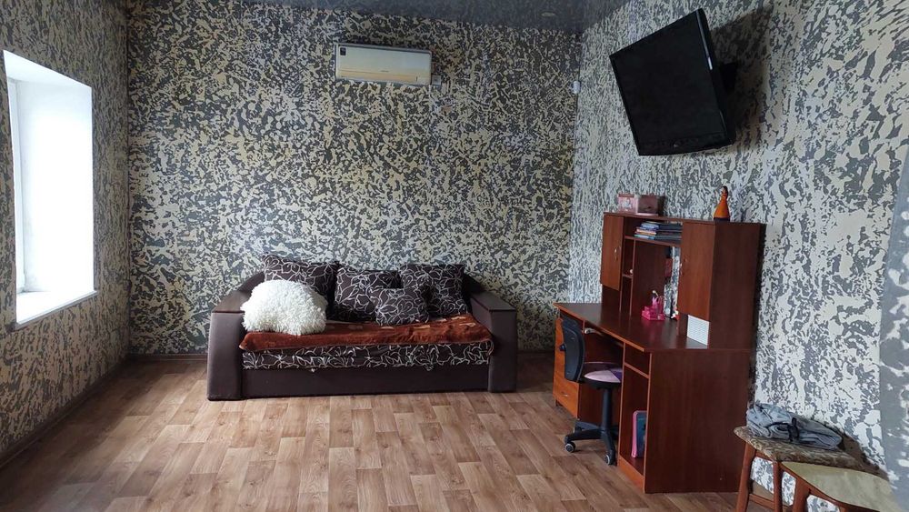 Новый дом из 3-х комнат на центральной улице в Александровке