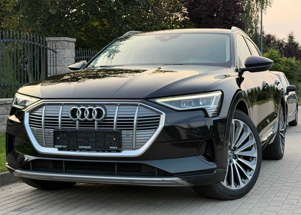 Audi E-tron Premium Plus