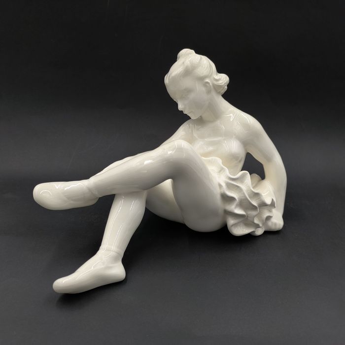 Jihokera Baletnica ponad 20 cm wysokość 30 długość Figurka Ceramika Vi