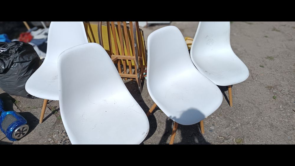 Krzesła białe ogrodowe