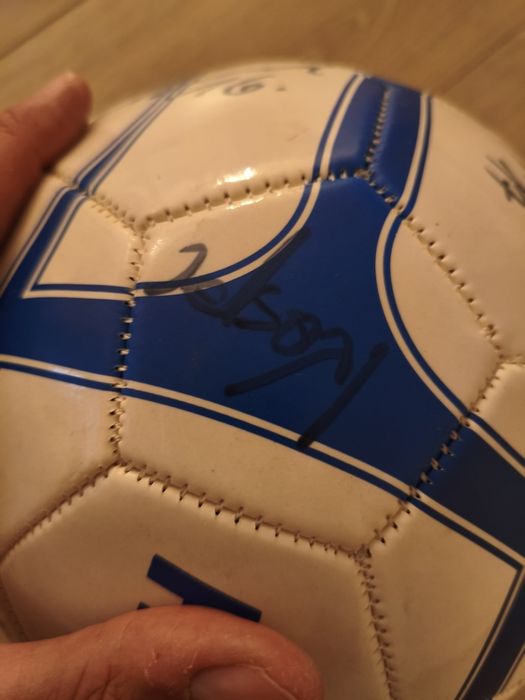 Autografy piłkarzy Lecha Poznań na piłce
