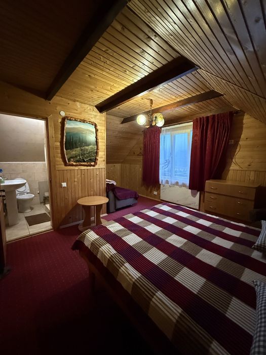 Здається садиба “Під лісом у Гіда!