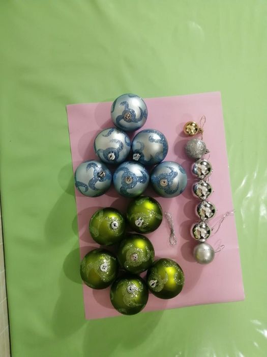 Набор новогодних шаров. Новорічні прикраси.