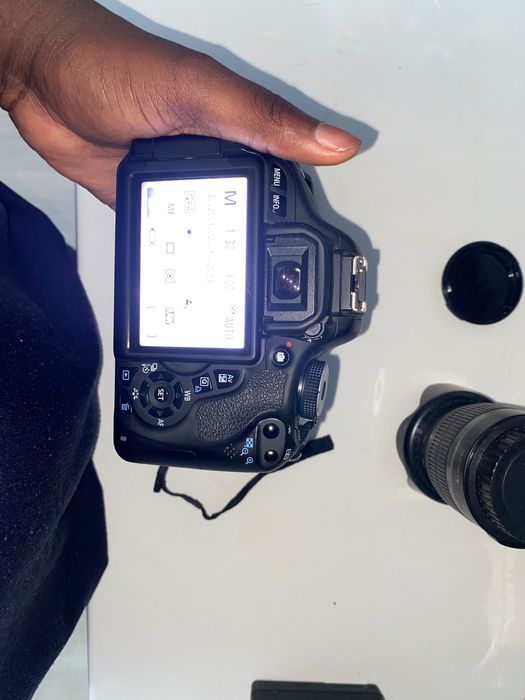 Canon 600D with lens