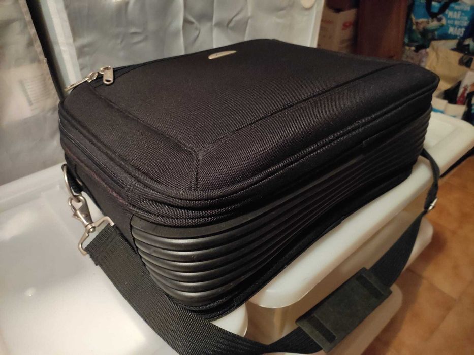 Mala para 2 Portáteis - Boa Arrumação e Resistente