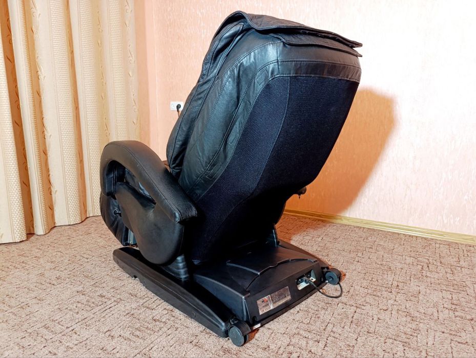 Продам шкіряне масажне крісло