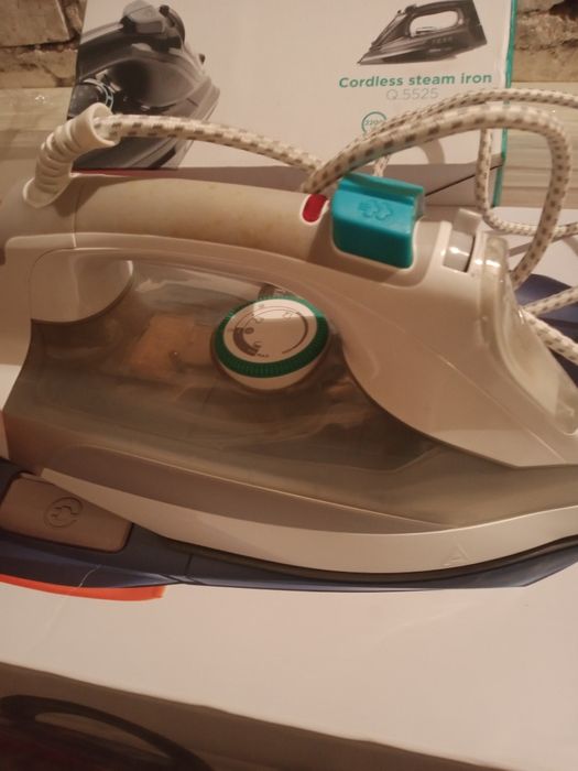 Sprawne duże żelazko.