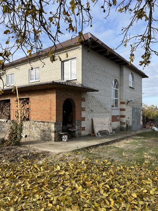 Продам дом и два га земли