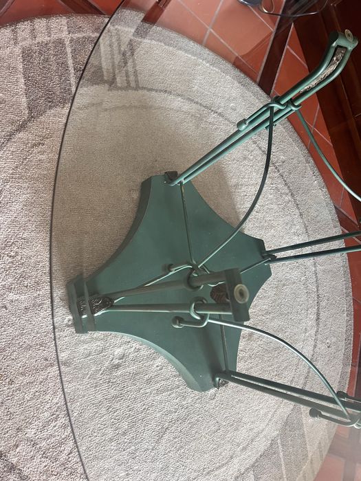 Conjunto Mesa de Vidro e Ferro + 4 Cadeiras – Muito Estimado