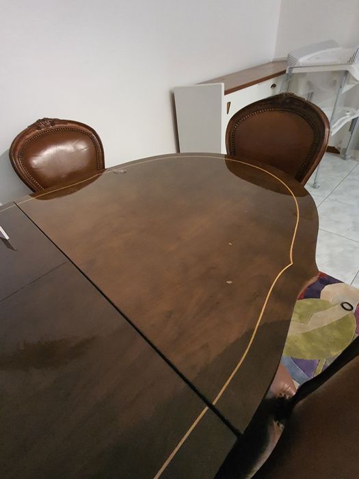 Conjunto de Sala: Mesa de Jantar Extensível + 6 Cadeiras (Estilo Clássico)