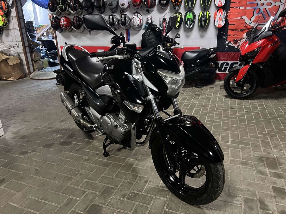 Suzuki GSR250 2012г.